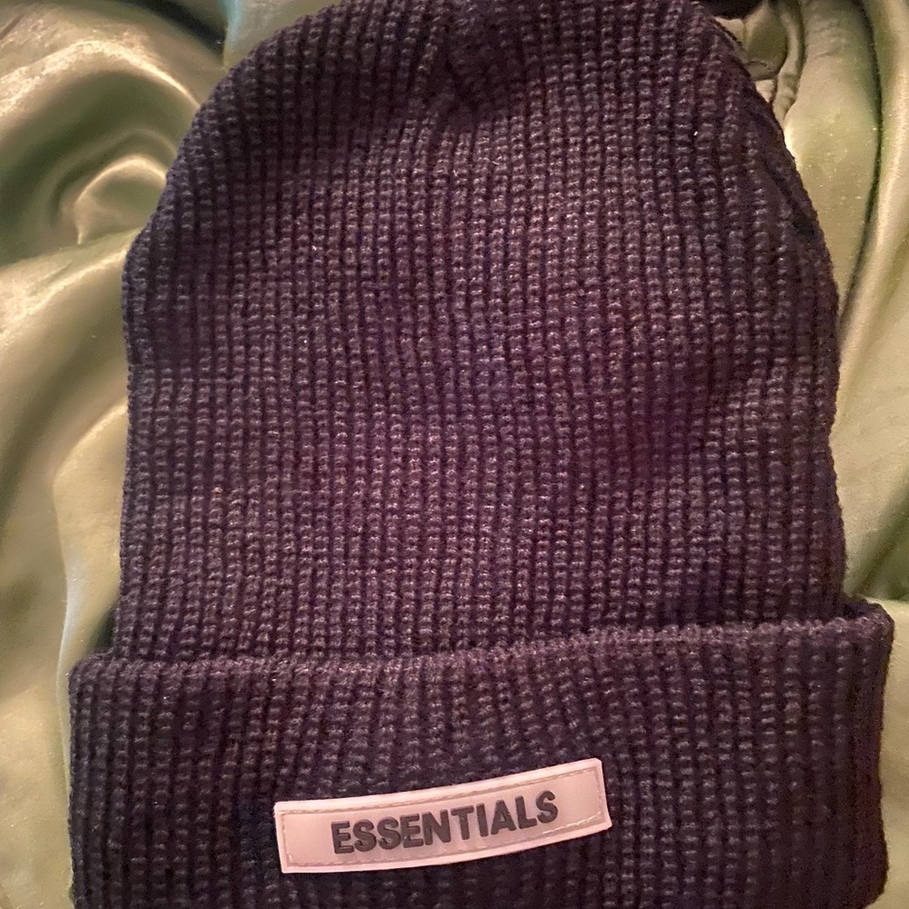 Essentials tee and hat - Picture 4 of 4